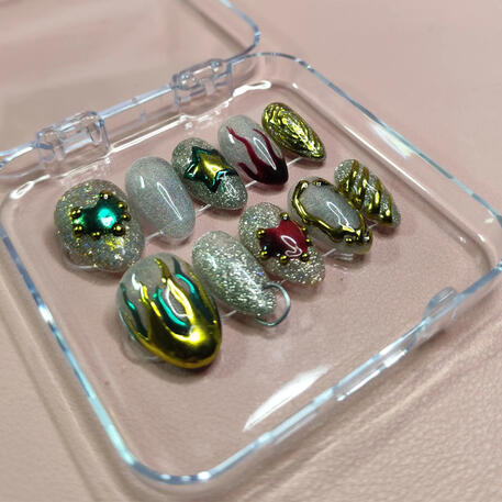 Tier 2 : average design, chrome over plain colors, easy nail art, prebought charms